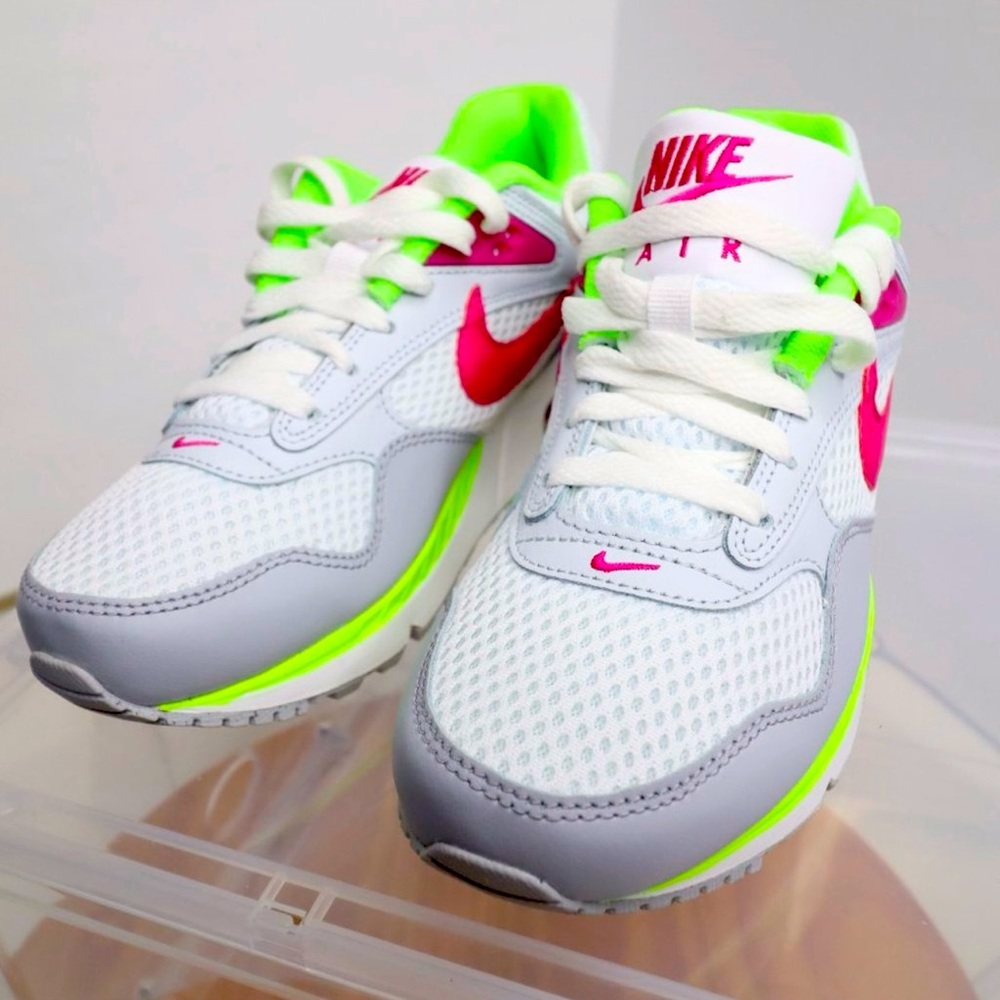 Women’s Nike Air Max Correlate Fireberry/Platinum. Fits like size 5